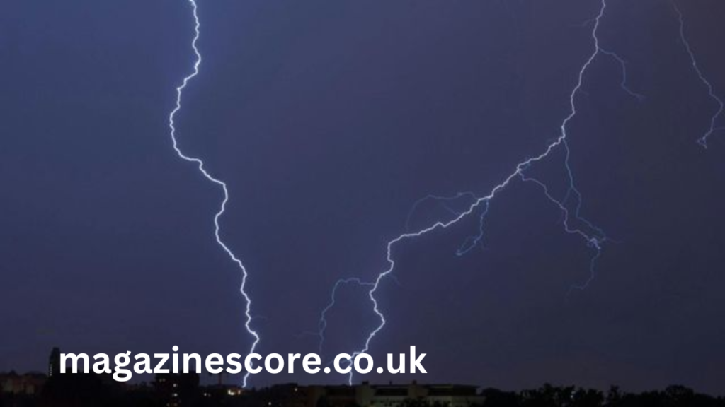 lightning strikes washington monument